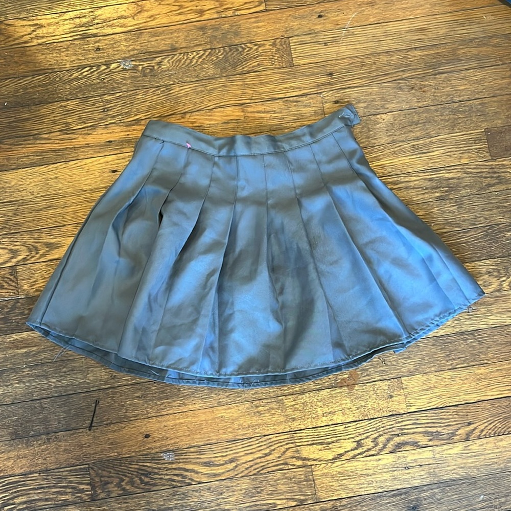 Gray pleated mini skirt.